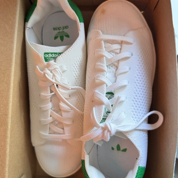 Adidas Classic White with Green Detail Sneakers - Picture 1 of 5